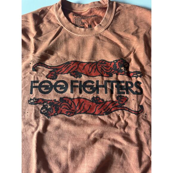 NWOT Foo Fighters Crawling Tigers Orange Sweatshirt - Picture 2 of 4
